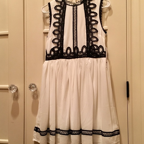 AQUA Black and White Detail Dress NWT - Picture 2 of 5